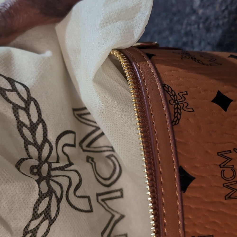 Source Unknown Tan Monogram Cosmetic Case NWT - image 12